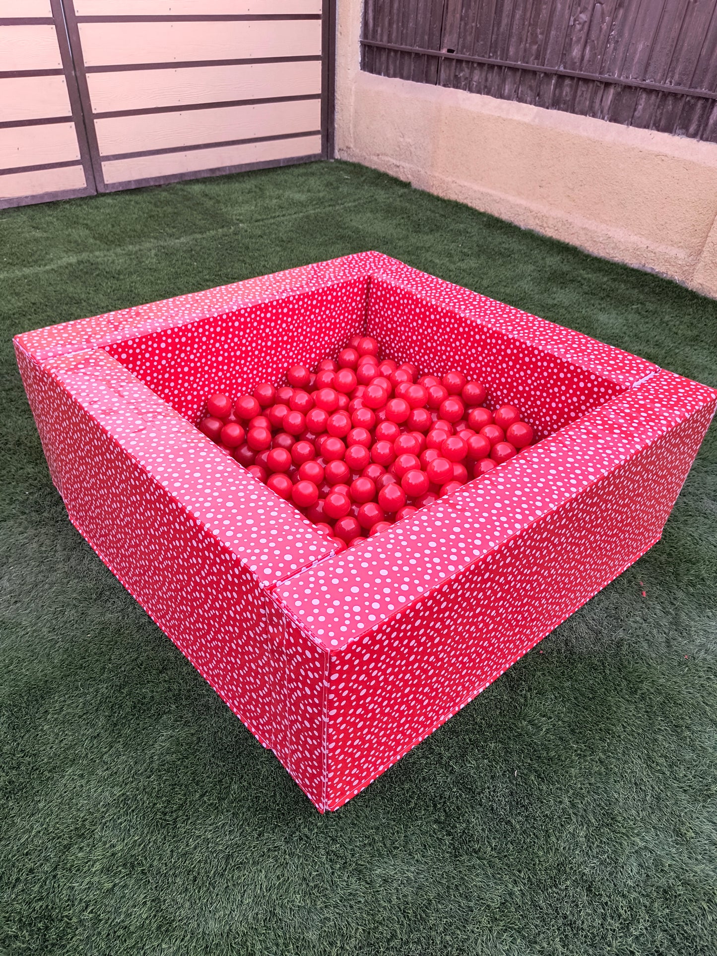 Piscina de Pelotas Cuadrada Gigante